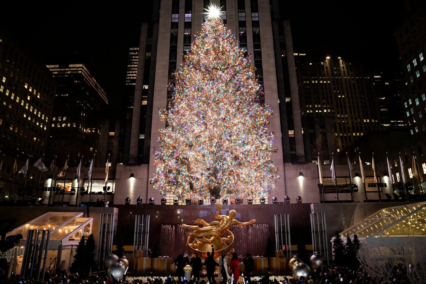 Photos: Scenes from the 2021 Rockefeller Center Christmas tree lighting